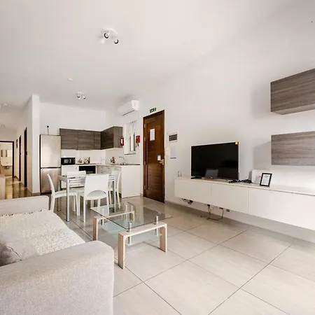 Gzr F31 Private Double Ensuite W Balcony In Malta Gzira