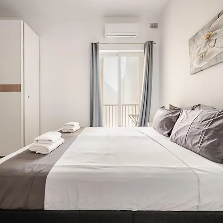 Gzr F31 Private Double Ensuite W Balcony In Malta